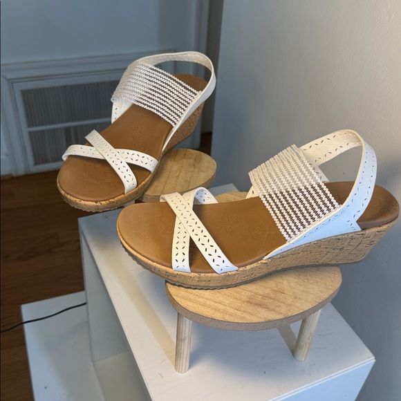 SKECHERS  WOMENS WHITE SANDALS SIZE 10 - Picture 16 of 16